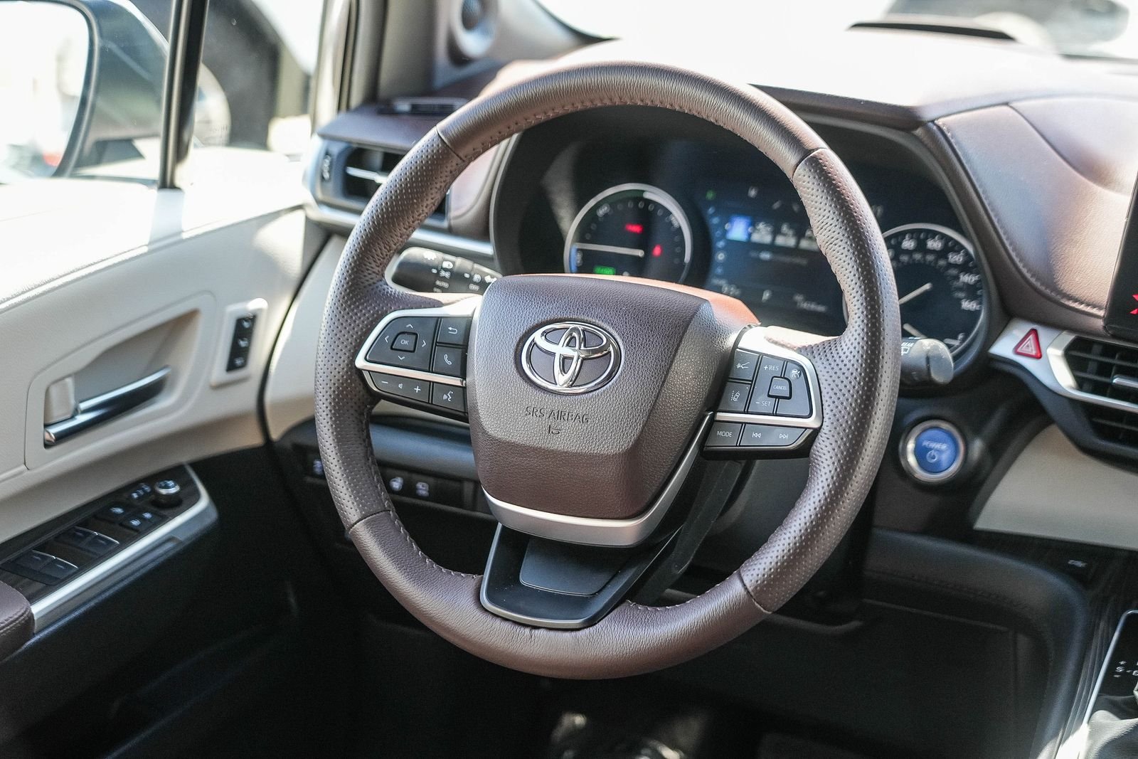 Certified 2024 Toyota Sienna Platinum FWD image 15