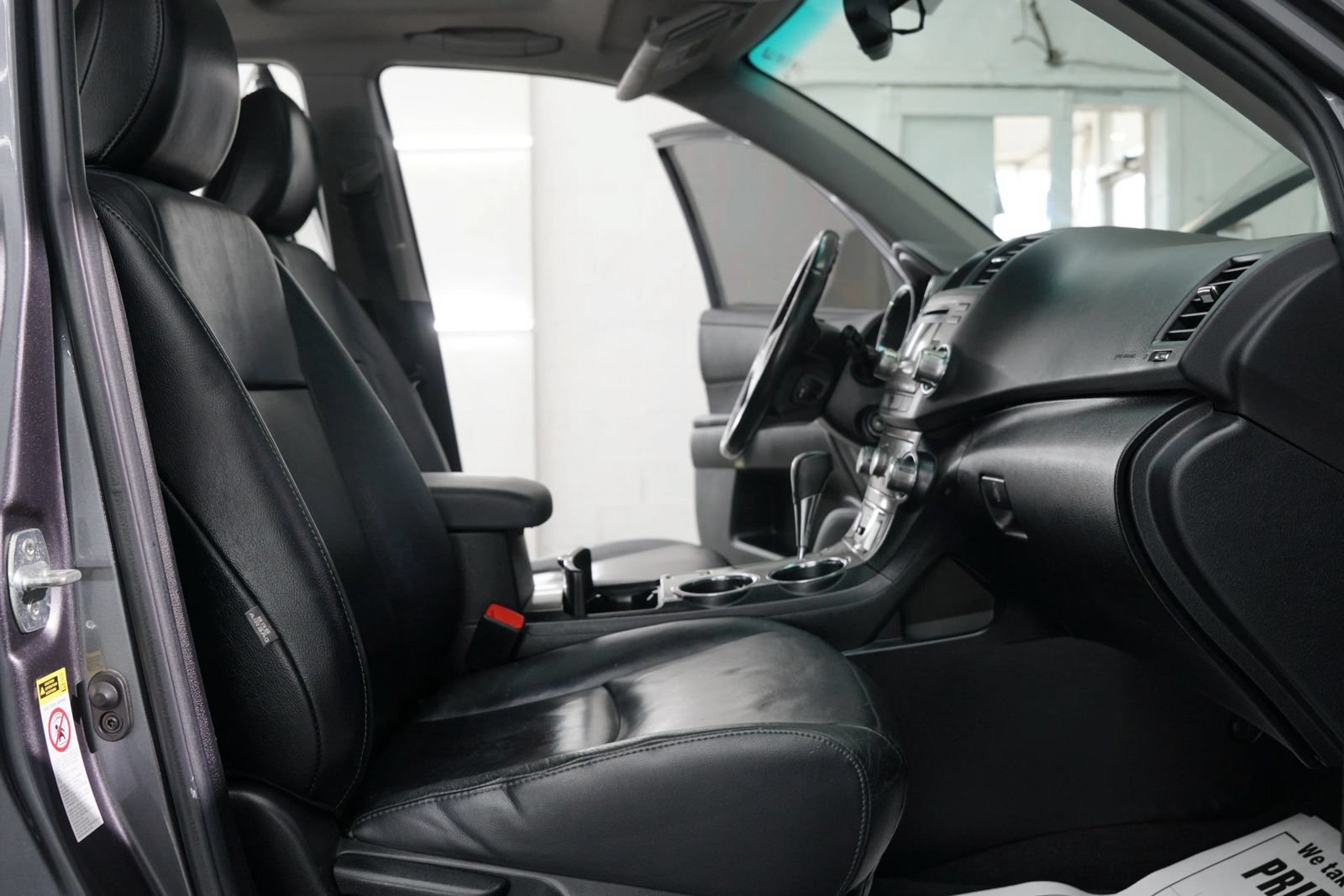 Used 2012 Toyota Highlander SE w/ Tow Pkg FWD image 37