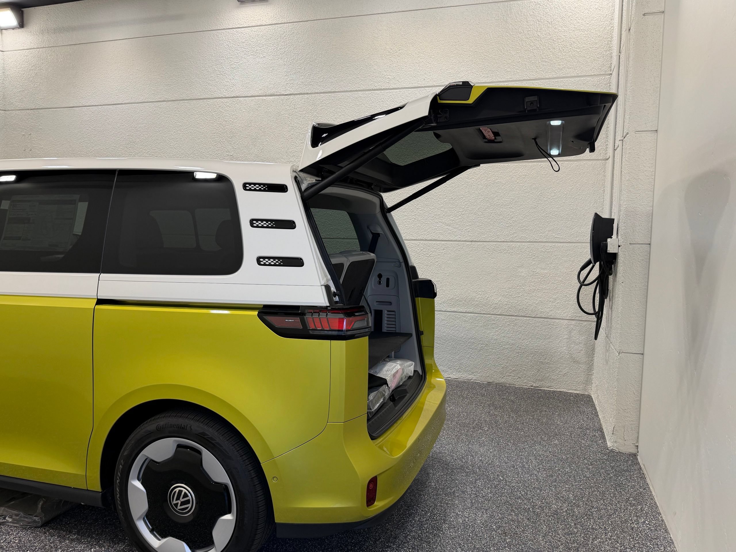 New 2025 Volkswagen ID. Buzz Pro S Plus AWD/4WD image 24