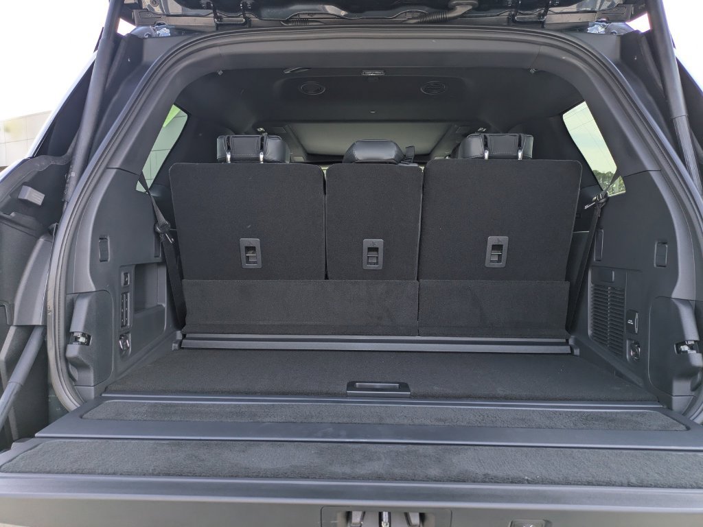 New 2026 Lincoln Navigator Reserve w/ Jet Appearance Package AWD/4WD image 13