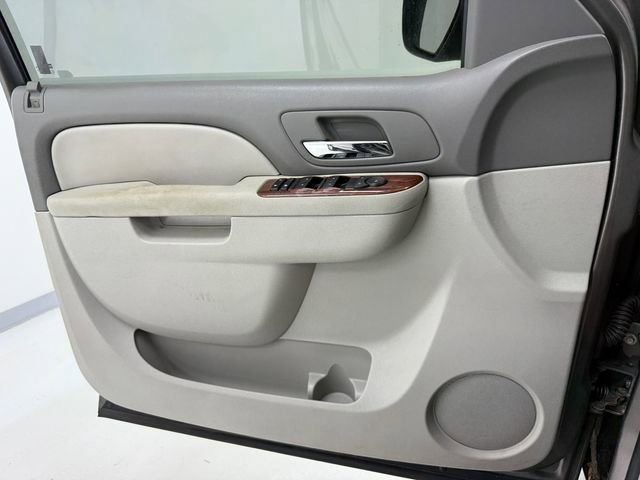 Used 2011 Chevrolet Suburban LT image 16