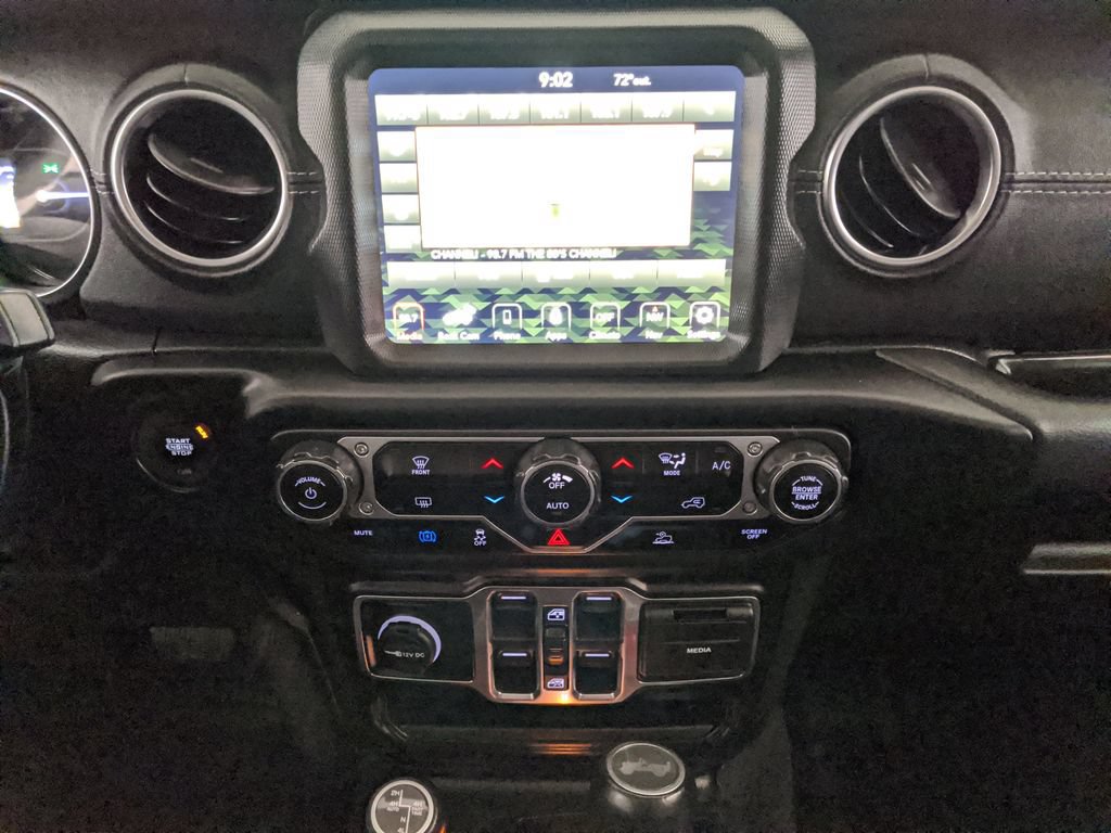 Used 2022 Jeep Wrangler Unlimited Sahara AWD/4WD image 8