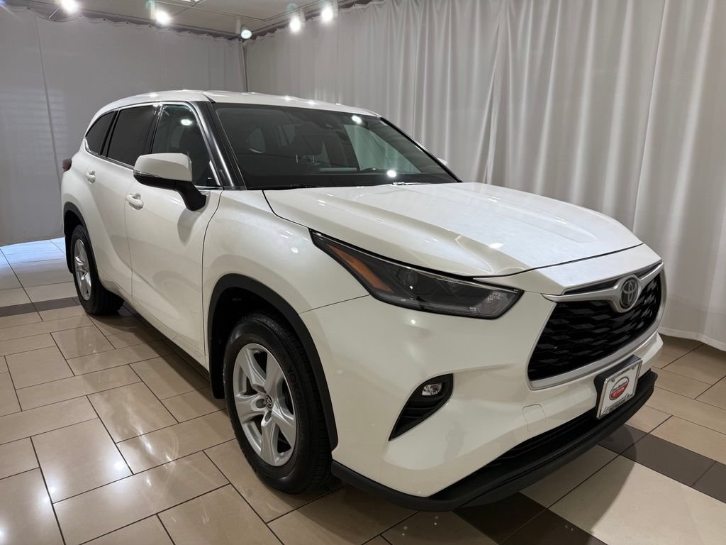 Used 2021 Toyota Highlander LE AWD/4WD image 7