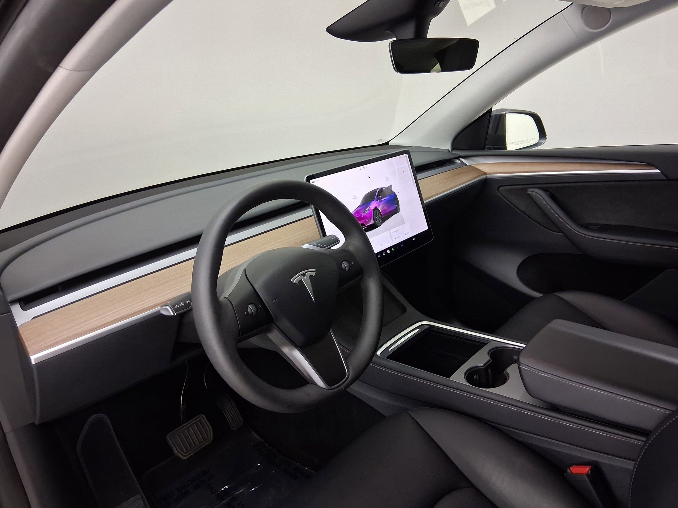 Used 2024 Tesla Model Y Long Range image 2