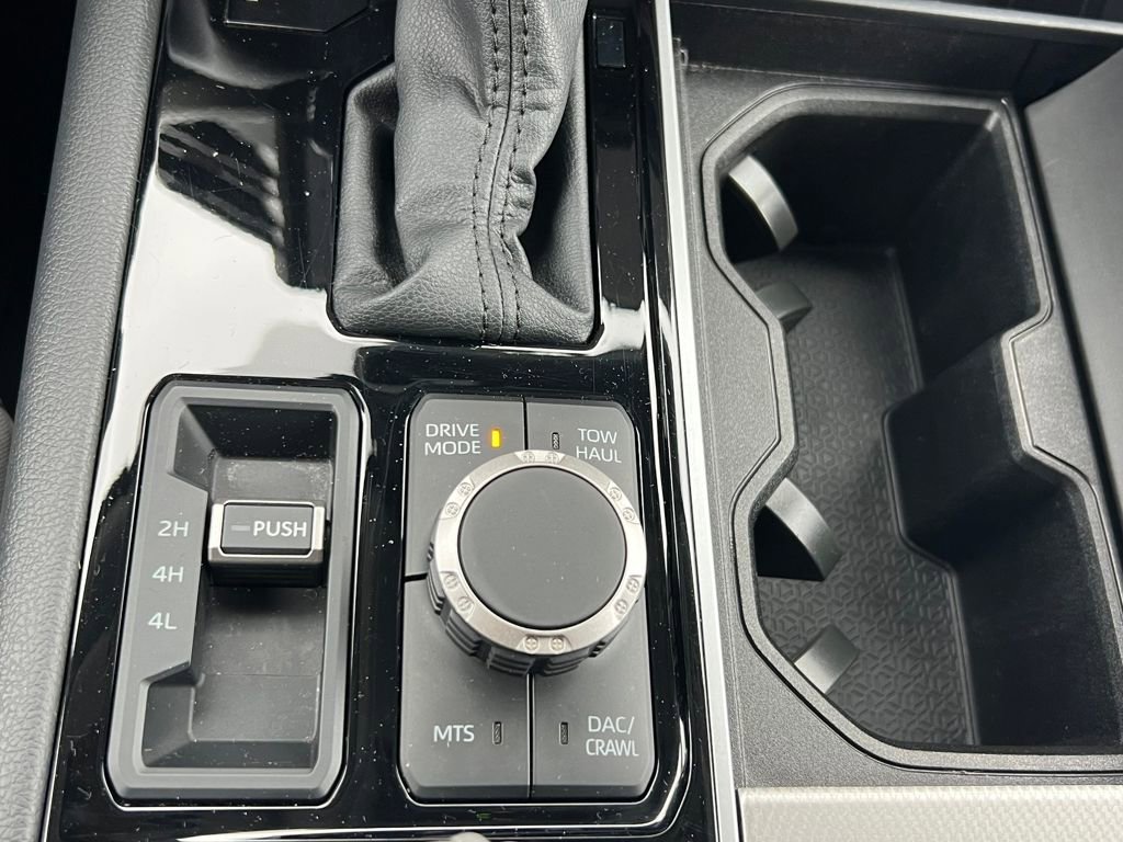 Used 2024 Toyota Sequoia Limited image 40