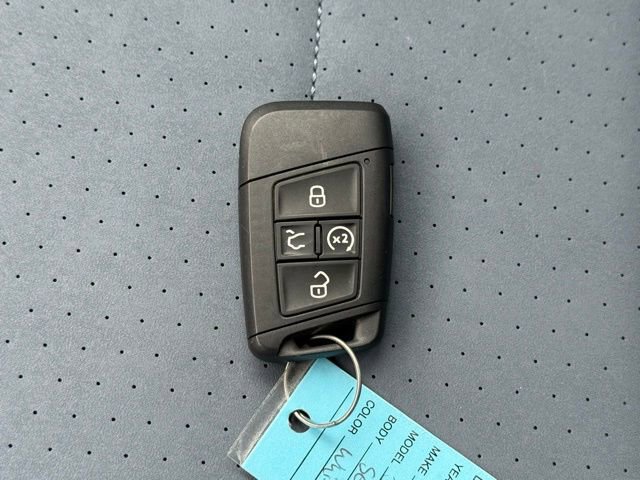 Used 2025 Volkswagen Jetta SE image 30