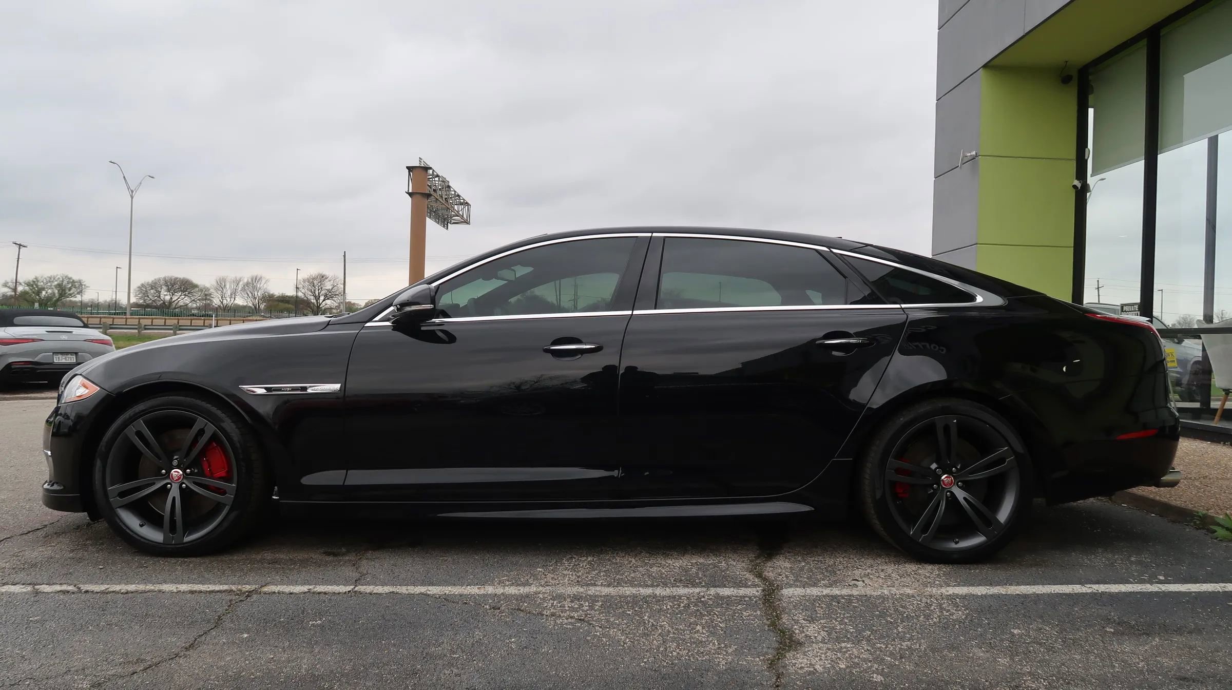 Used 2014 Jaguar XJ R LWB image 7