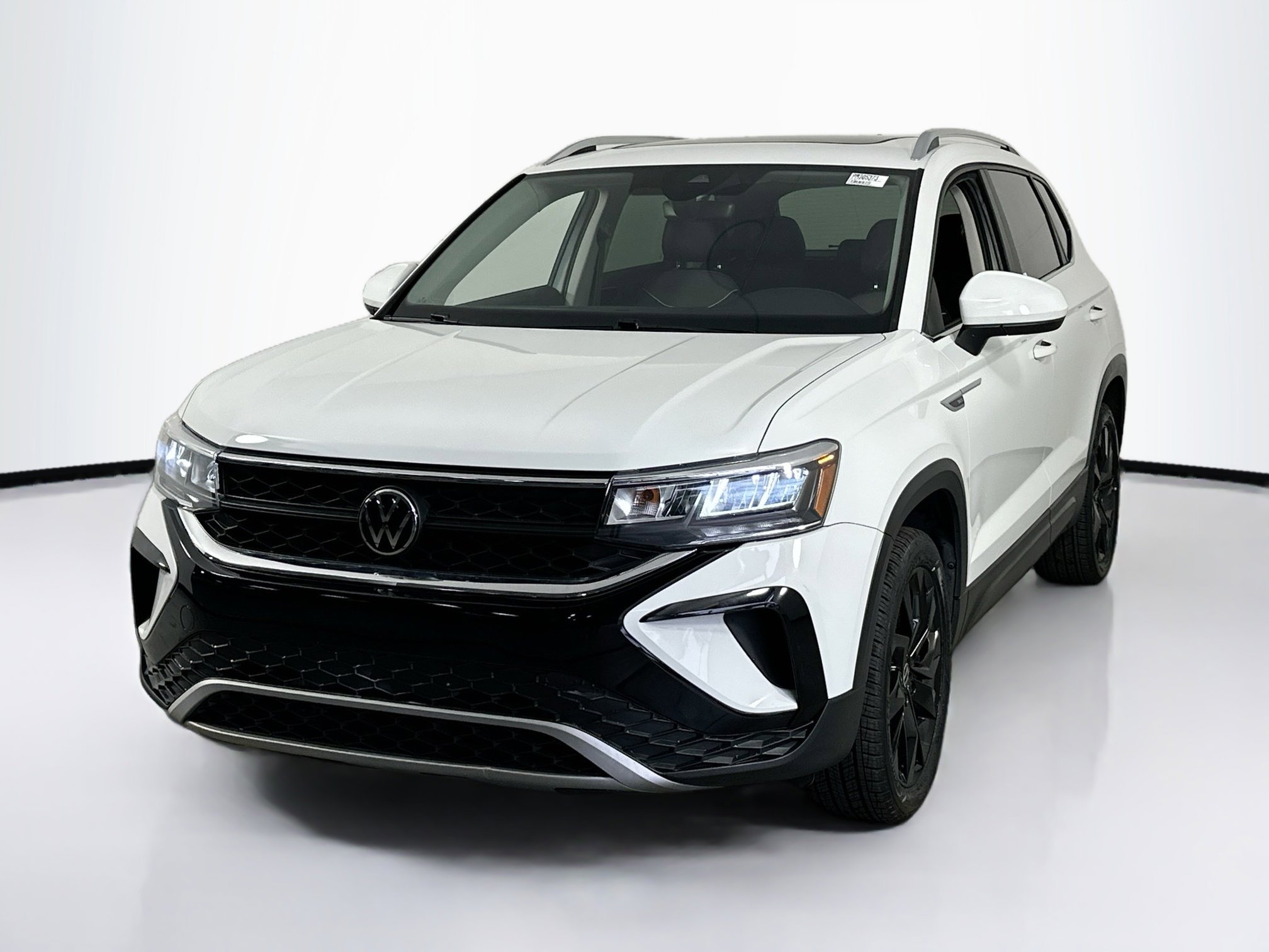 Used 2023 Volkswagen Taos SE image 1