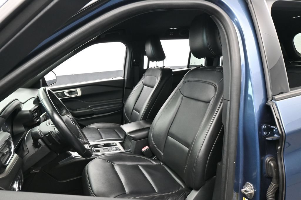 Used 2020 Ford Explorer XLT w/ Equipment Group 202A AWD/4WD image 10
