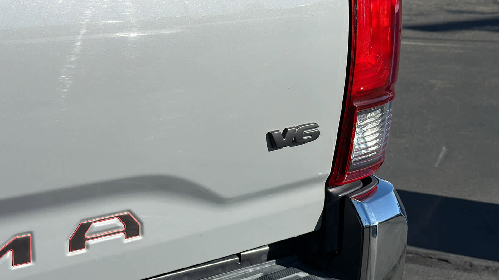 Used 2020 Toyota Tacoma SR5 RWD image 28