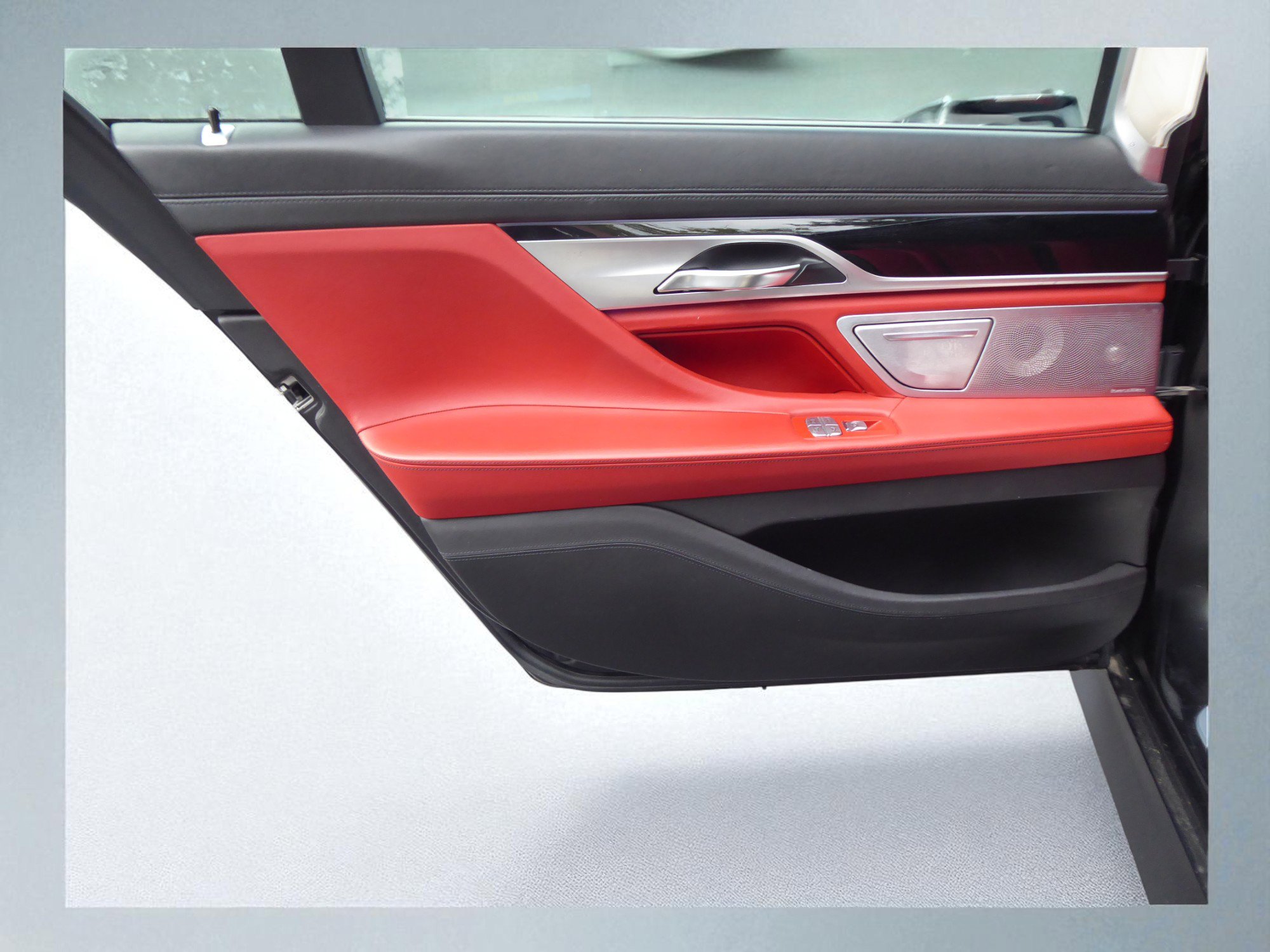 Used 2017 BMW 750i image 21