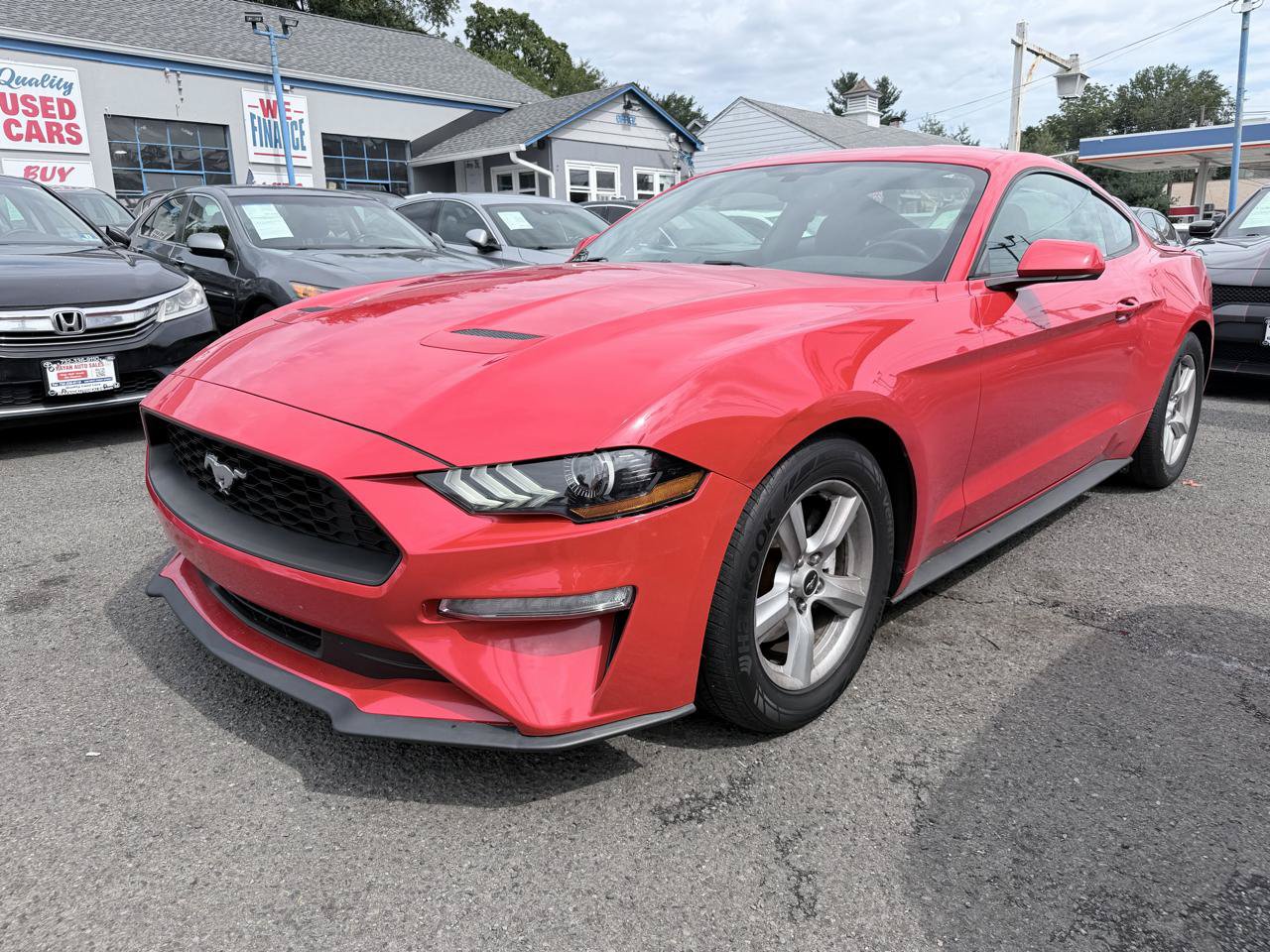 Used 2018 Ford Mustang Coupe RWD image 2