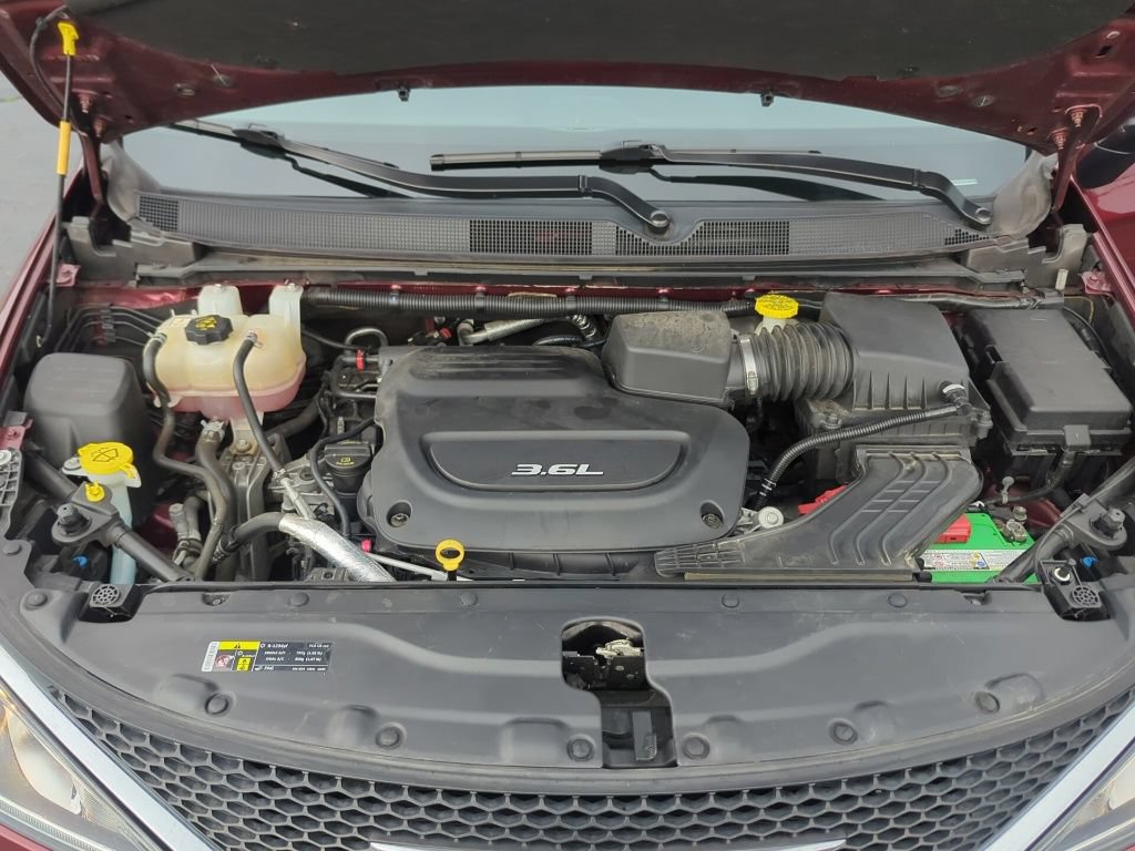 Used 2017 Chrysler Pacifica Touring Plus FWD image 10