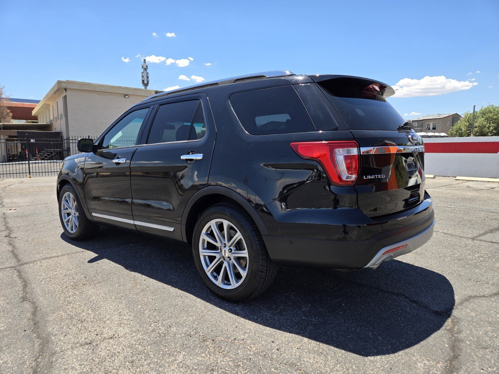 Used 2016 Ford Explorer Limited w/ Equipment Group 301A FWD image 3
