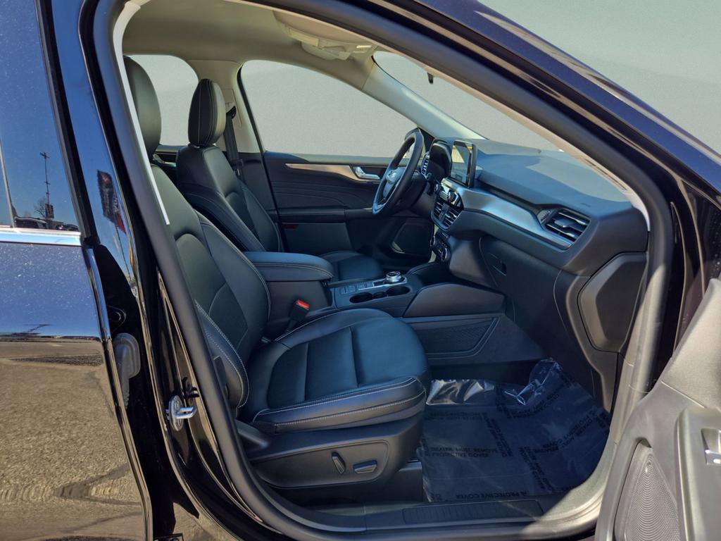 Used 2022 Ford Escape Titanium image 28