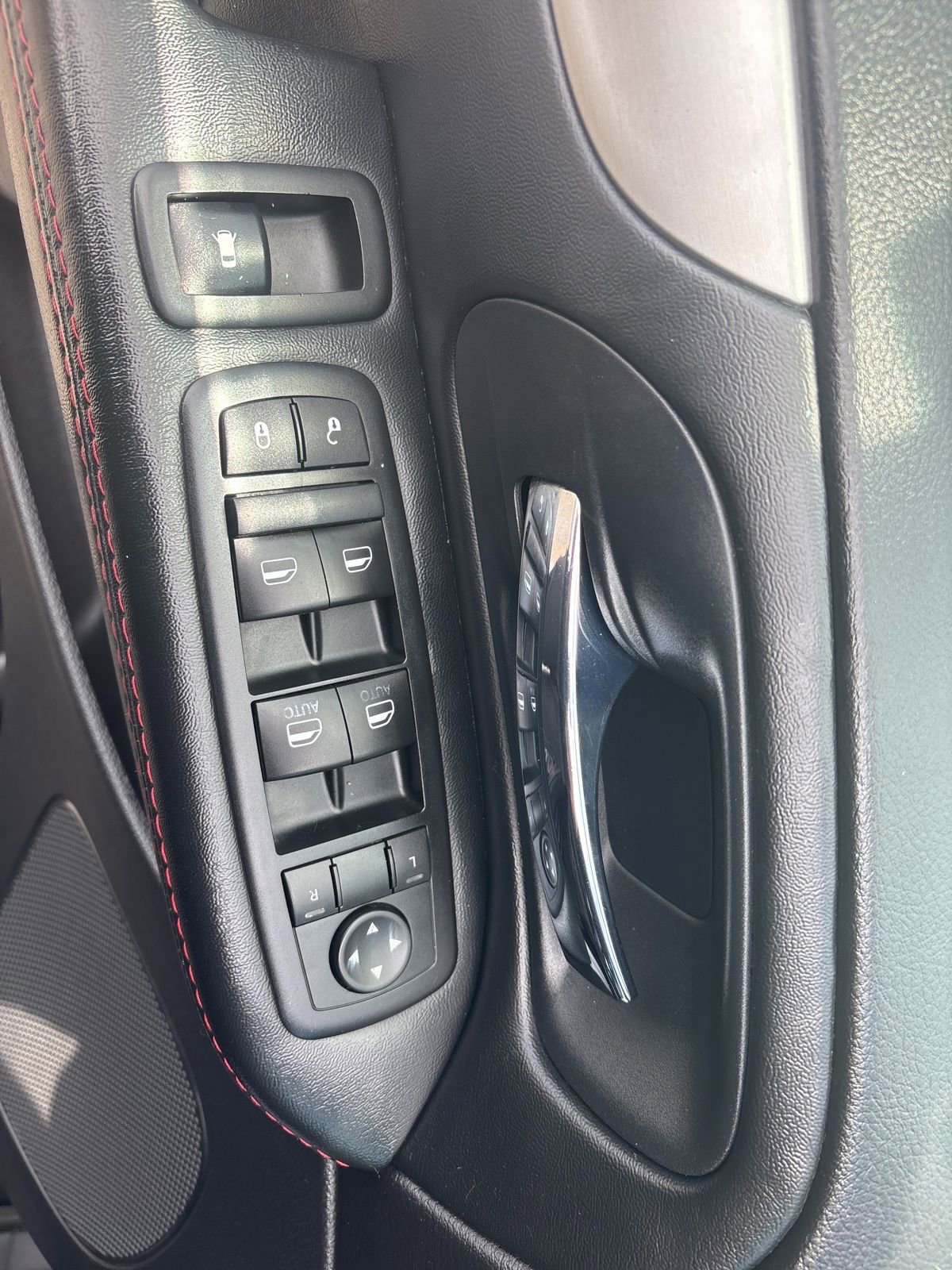 Used 2015 Dodge Grand Caravan R/T w/ Driver Convenience Group FWD image 26