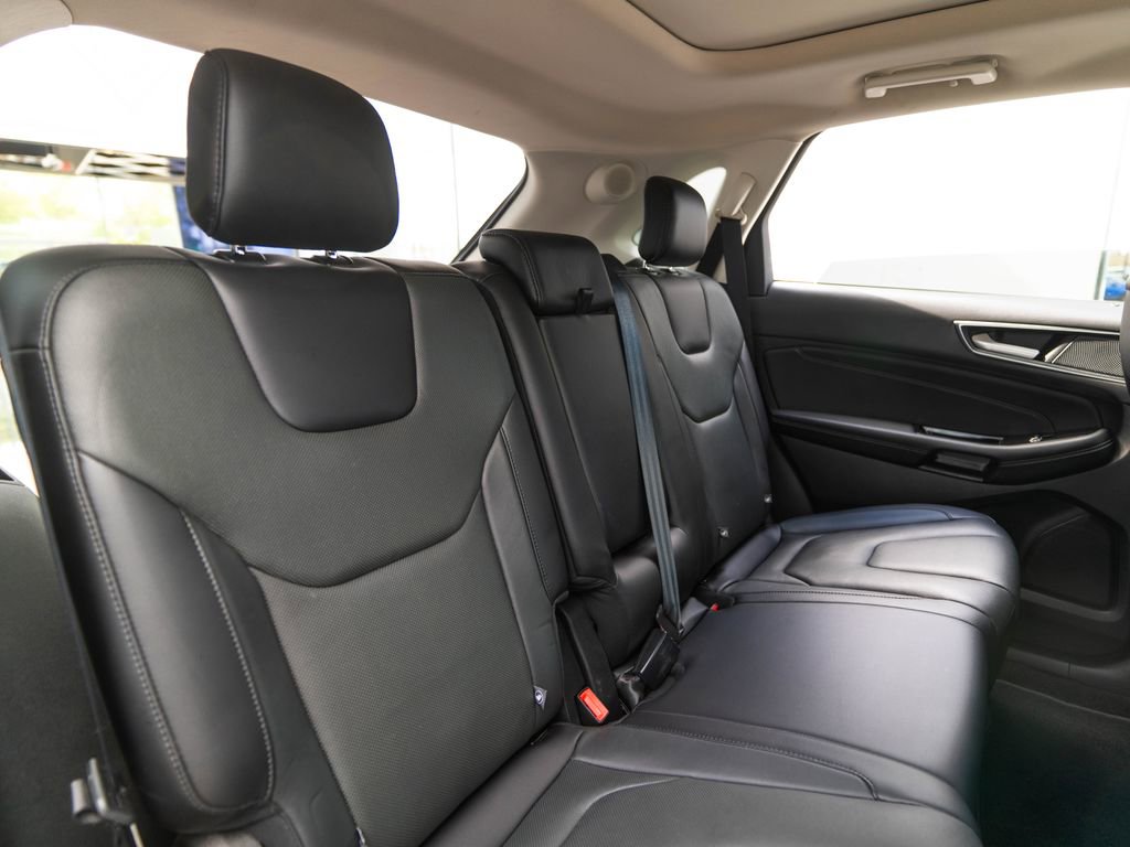 Used 2019 Ford Edge Titanium w/ Equipment Group 301A AWD/4WD image 37