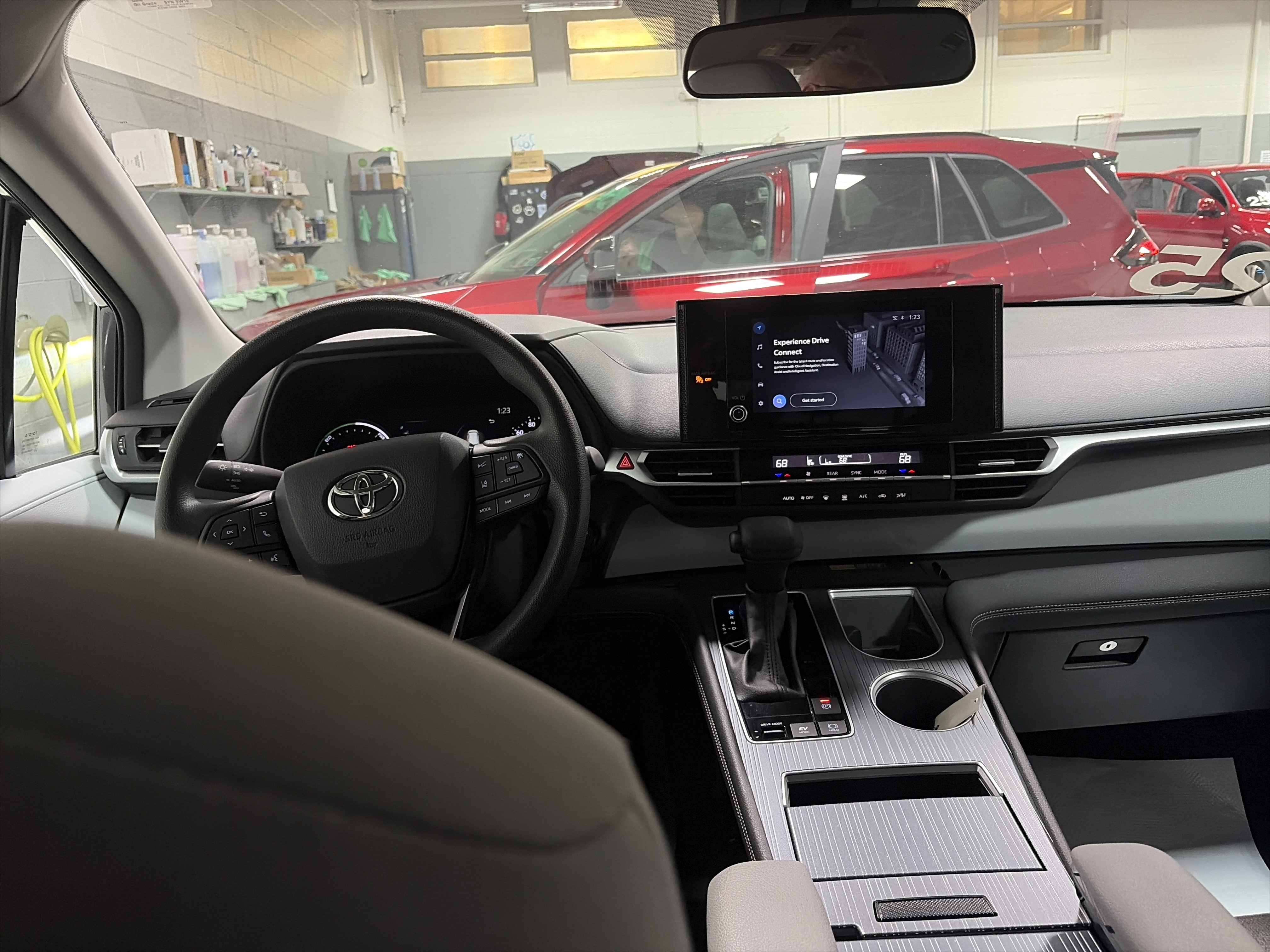 Used 2025 Toyota Sienna LE image 24