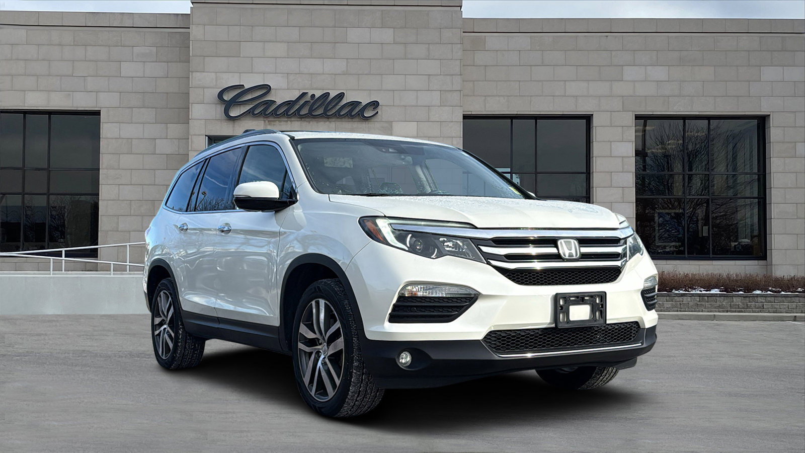 Used 2017 Honda Pilot Elite image 1