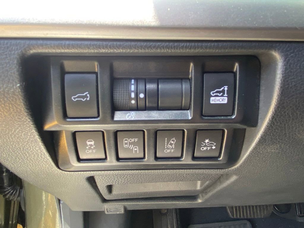 Used 2018 Subaru Outback 3.6R Touring AWD/4WD image 16