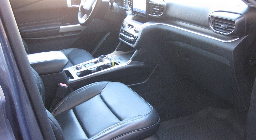 Used 2021 Ford Explorer XLT w/ Equipment Group 202A AWD/4WD image 16