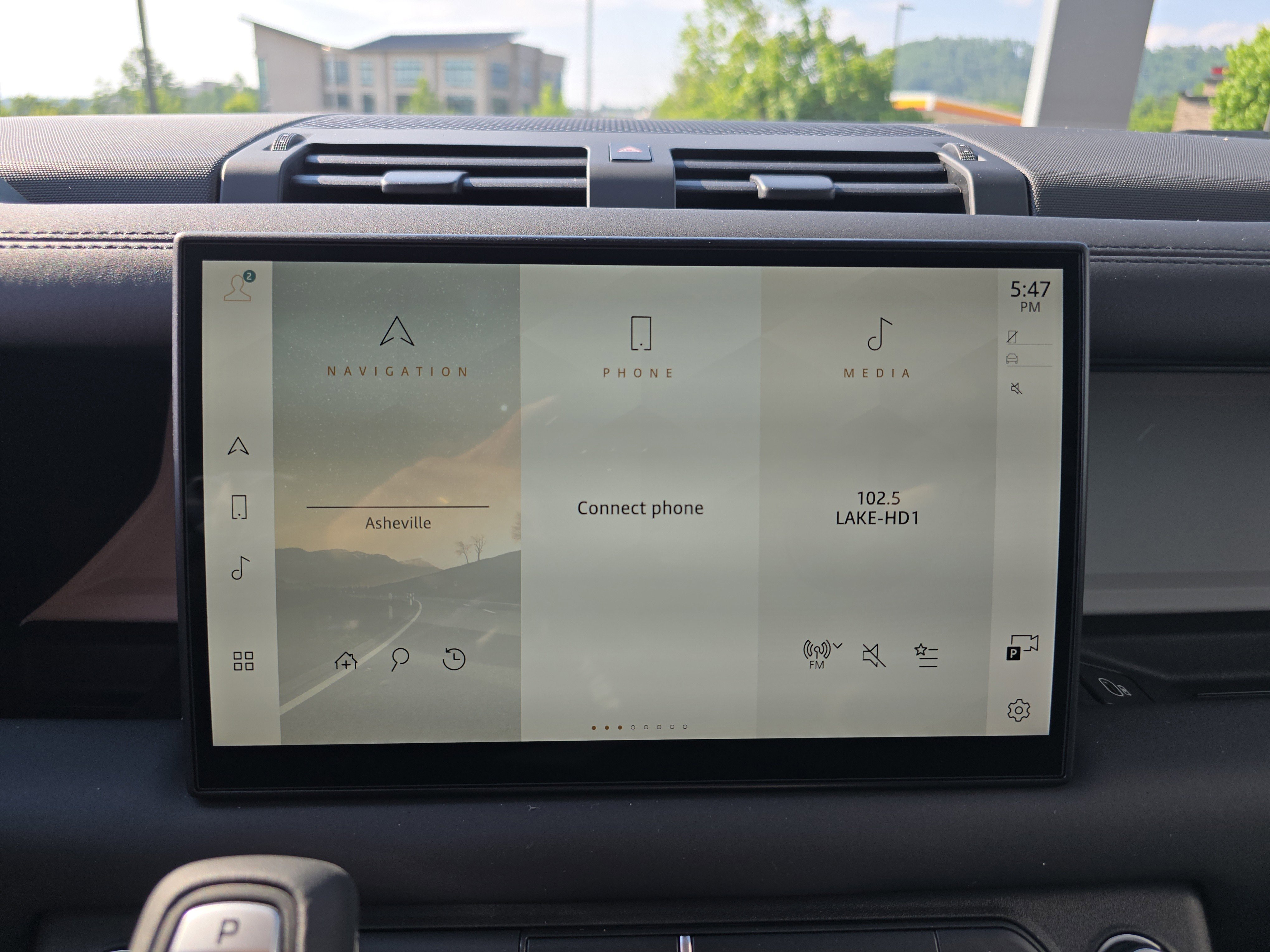 Used 2025 Land Rover Defender 110 S image 25