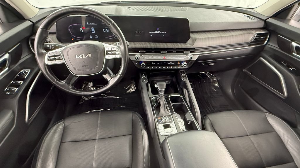Used 2023 Kia Telluride EX w/ EX Captain's Chair Package AWD/4WD image 9