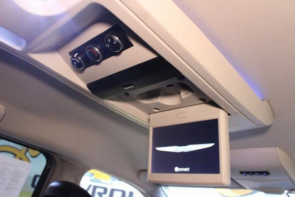 Used 2016 Chrysler Town & Country Touring image 13