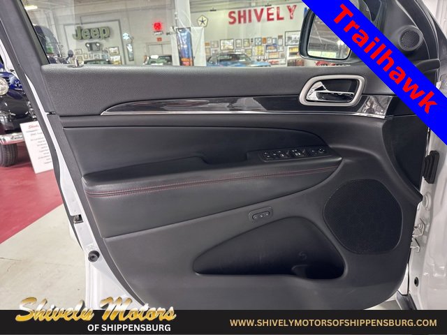 Used 2018 Jeep Grand Cherokee Trailhawk image 12