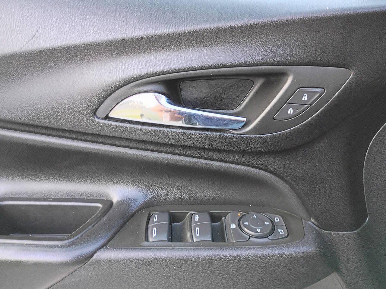 Used 2024 Chevrolet Equinox LT w/ Driver Convenience Package AWD/4WD image 4