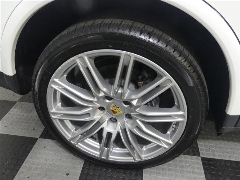 Used 2017 Porsche Cayenne Platinum Edition AWD/4WD image 17