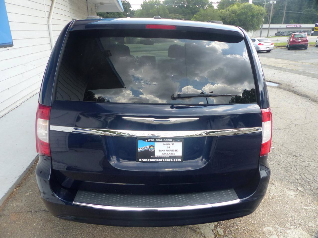 Used 2014 Chrysler Town & Country Touring-L w/ Driver Convenience Group FWD image 6