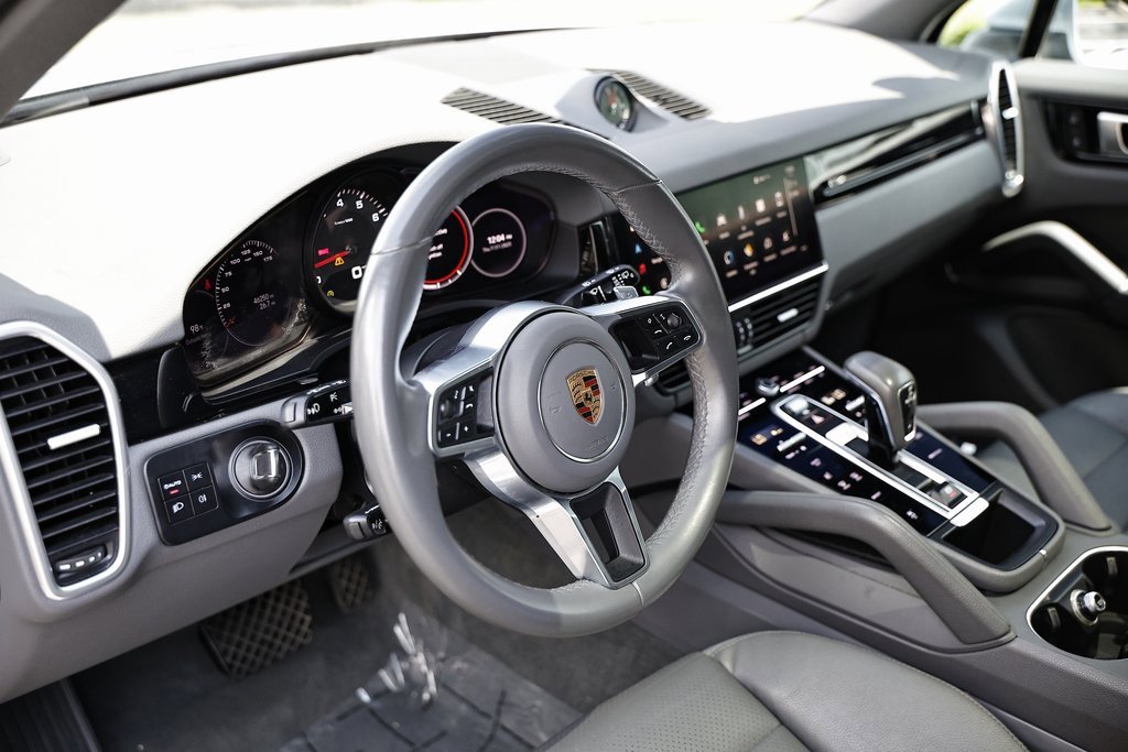 Used 2022 Porsche Cayenne Platinum Edition image 4