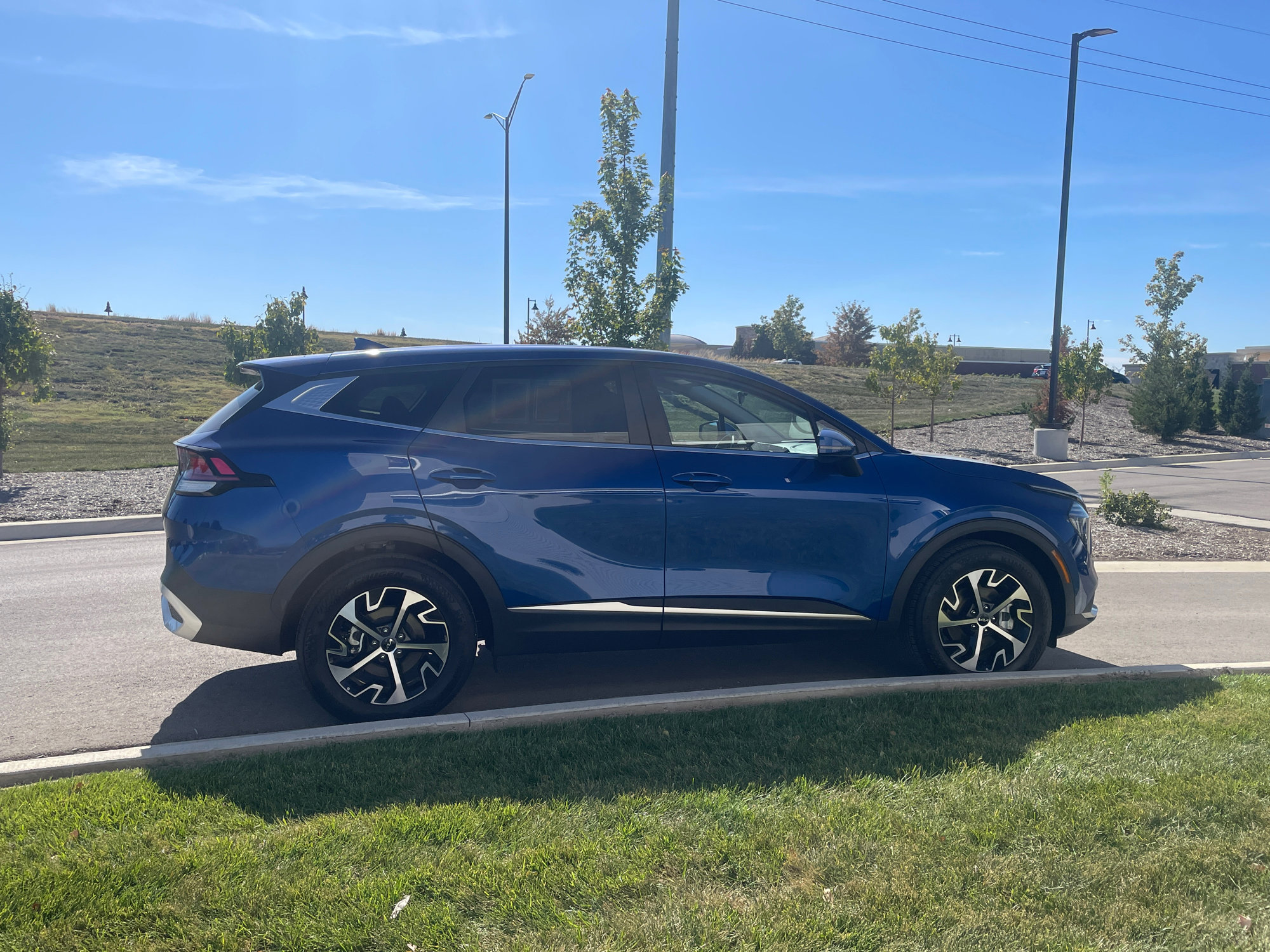 Used 2025 Kia Sportage EX image 11