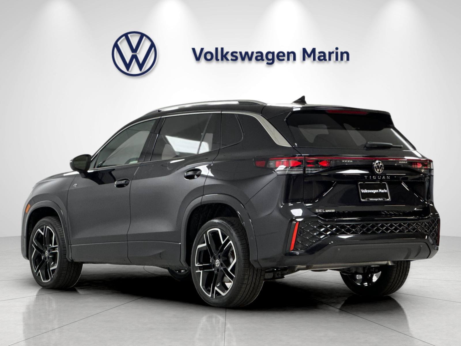 New 2026 Volkswagen Tiguan SEL R-Line AWD/4WD image 3