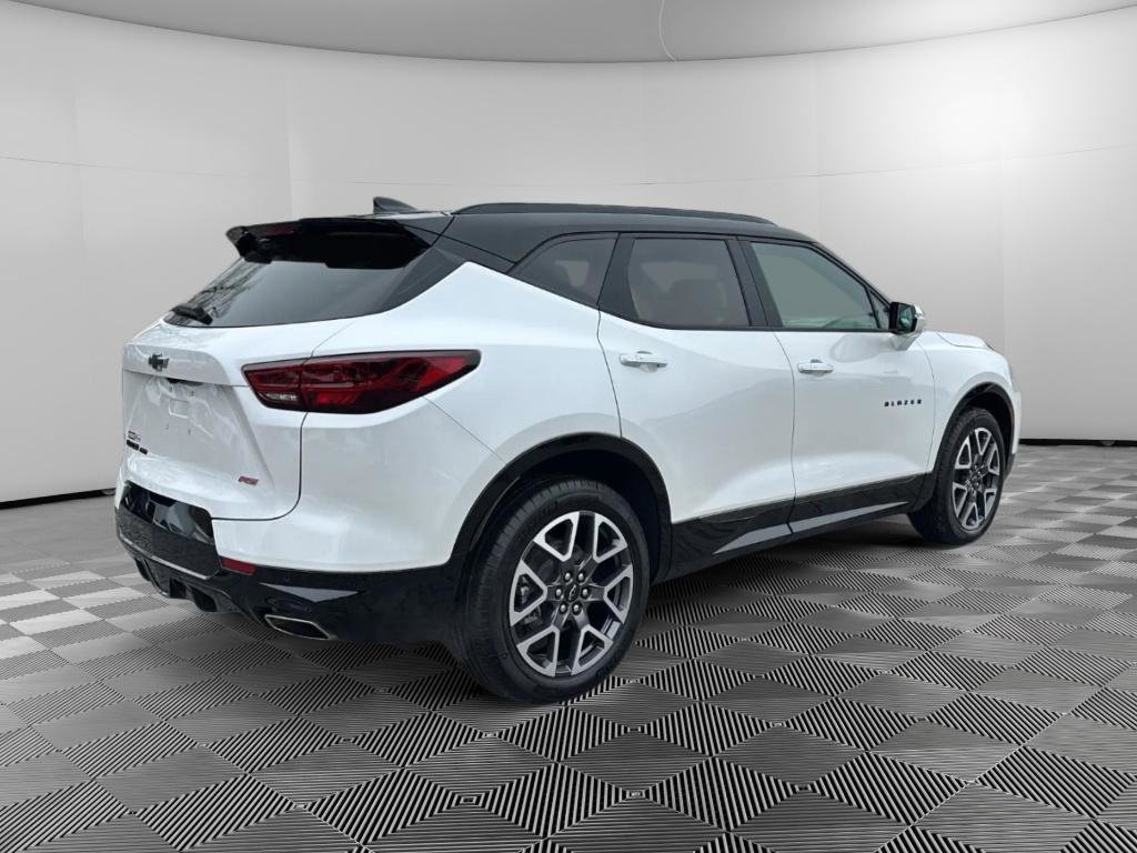 Used 2025 Chevrolet Blazer RS w/ Enhanced Convenience Package image 4