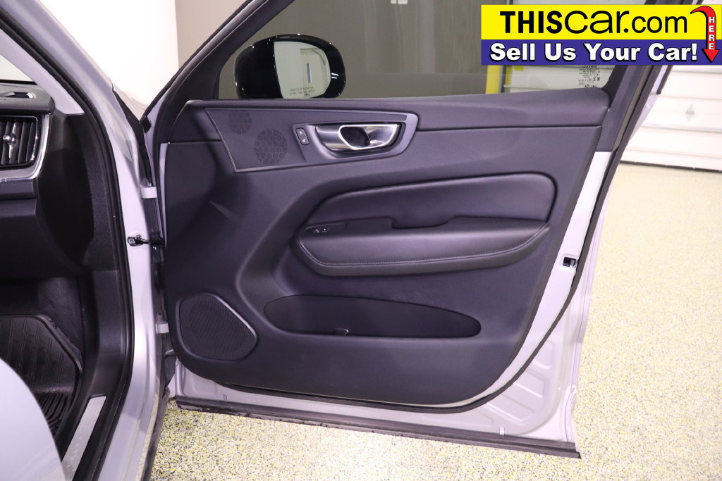 Used 2025 Volvo XC60 B5 Plus AWD/4WD image 37
