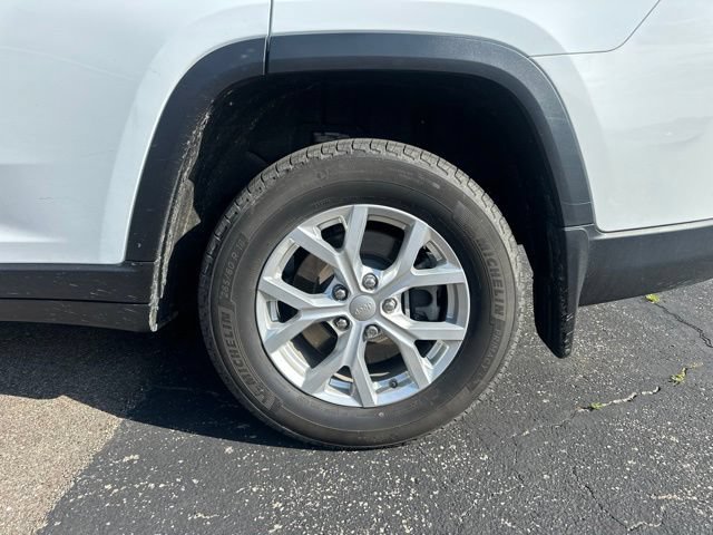 Used 2023 Jeep Grand Cherokee L Limited w/ MOPAR Finishing Package AWD/4WD image 17