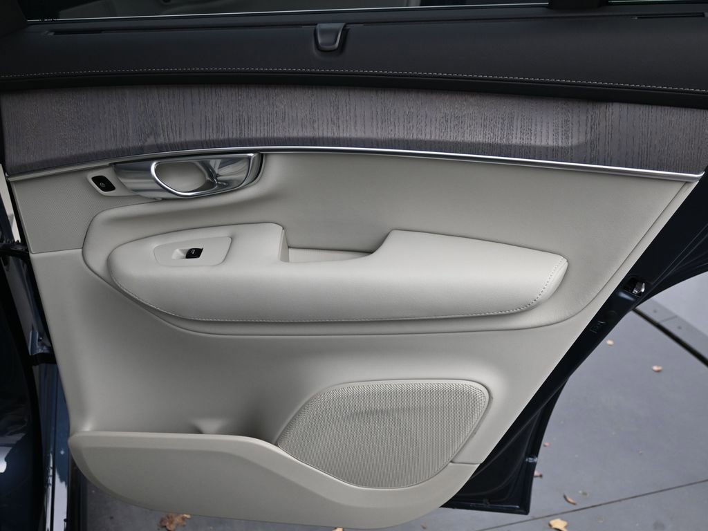 New 2026 Volvo XC90 B6 Ultra w/ Protection Package image 16