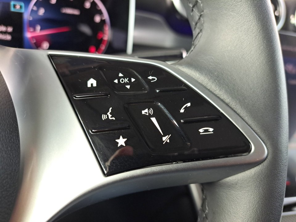 Used 2024 Mercedes-Benz GLC 300 image 38