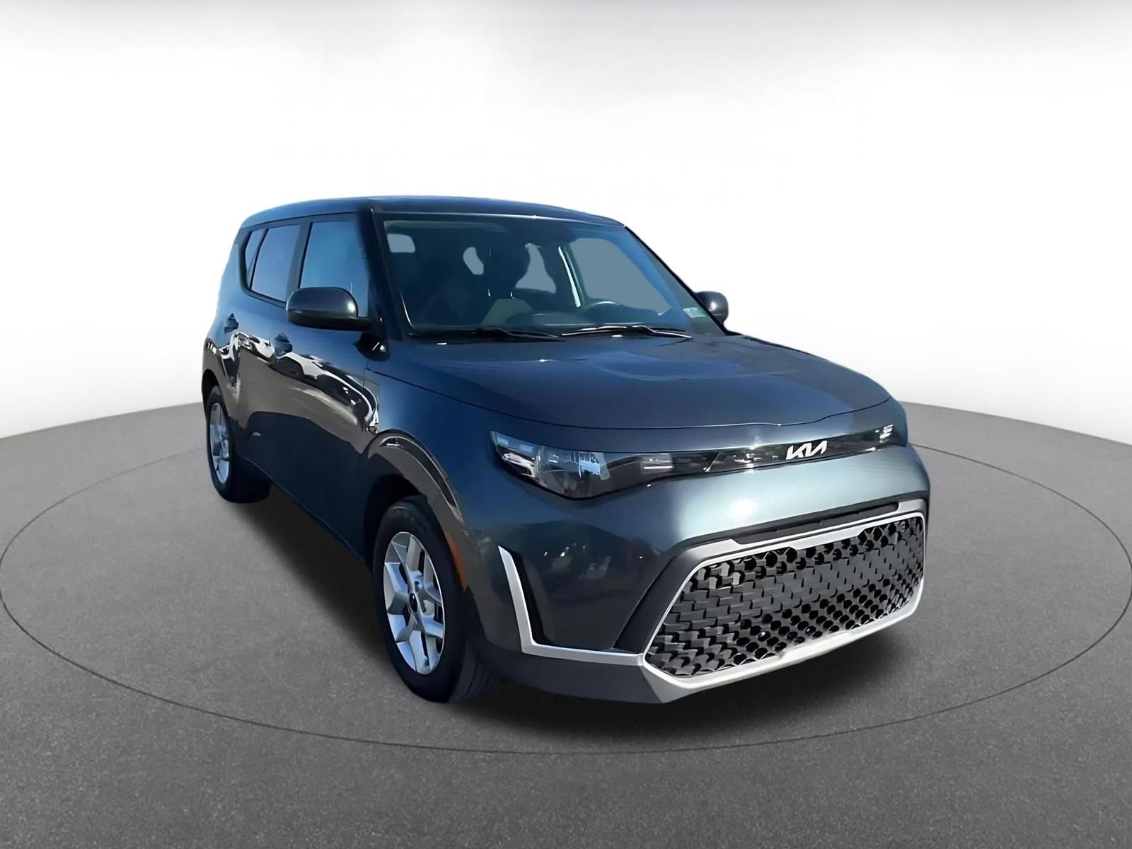 Used 2025 Kia Soul LX w/ LX Technology Package image 2