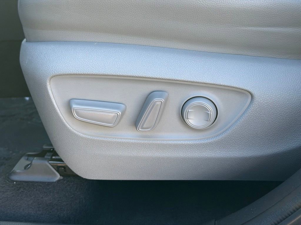 Used 2022 Toyota Highlander XLE image 19