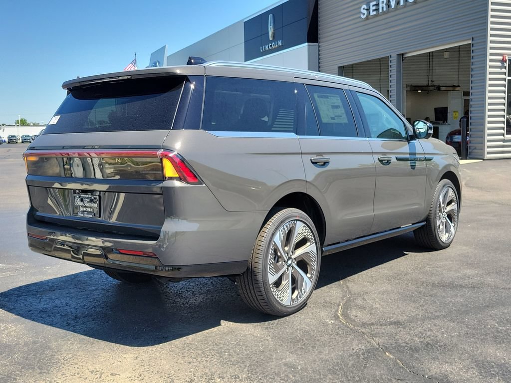 New 2026 Lincoln Navigator Black Label AWD/4WD image 4