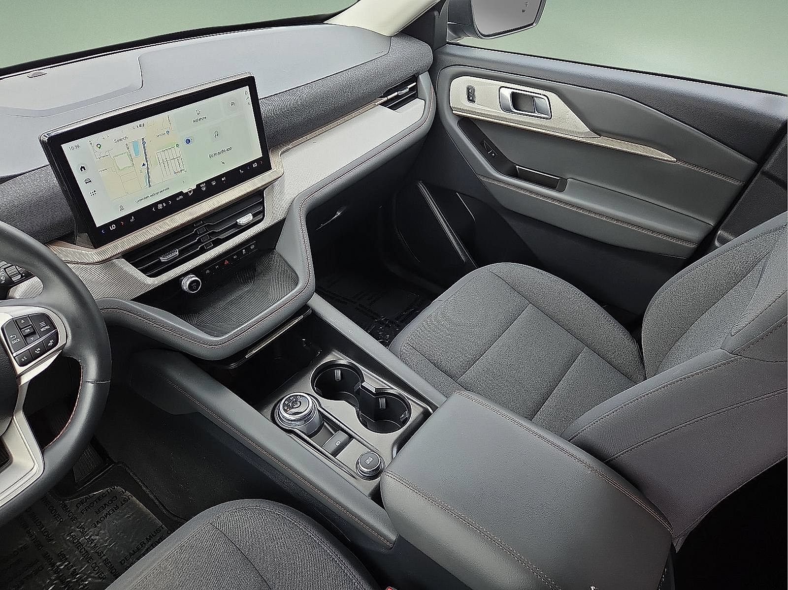 Used 2025 Ford Explorer Active AWD/4WD image 19