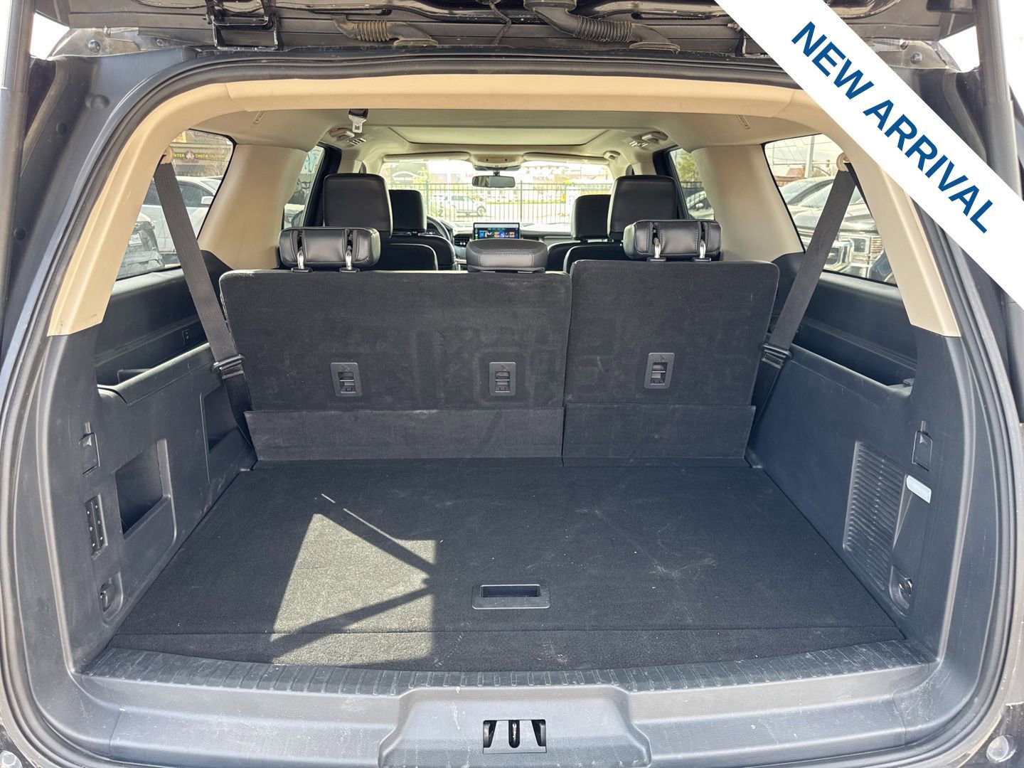 Used 2024 Ford Expedition Max XLT image 14