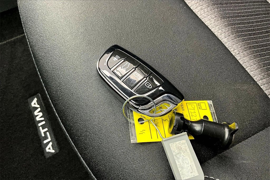 Used 2024 Nissan Altima 2.5 S image 11