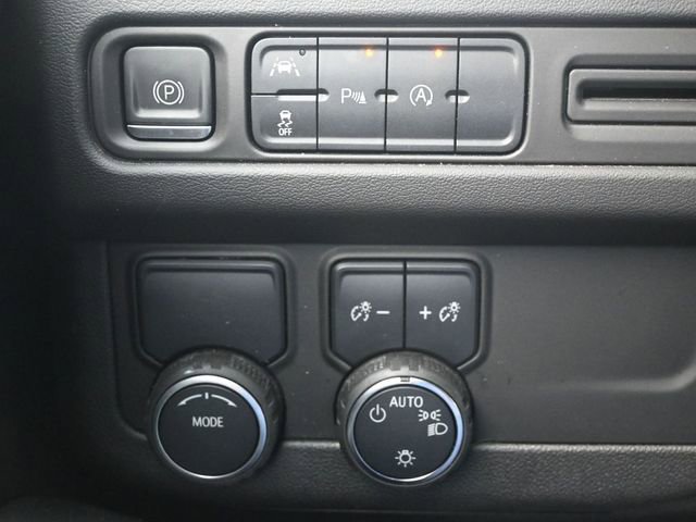 Used 2023 Chevrolet Suburban Premier image 15