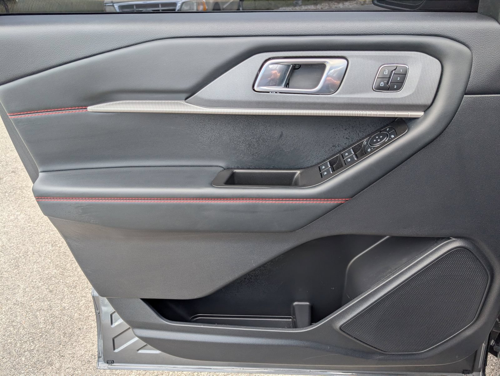 Used 2025 Ford Explorer ST-Line w/ Premium Package RWD image 19