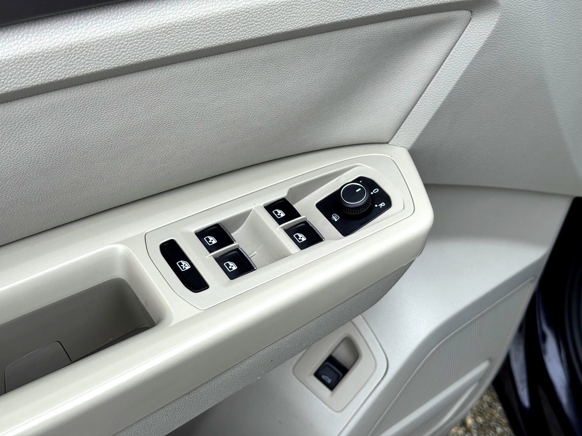Used 2018 Volkswagen Atlas SE FWD image 14