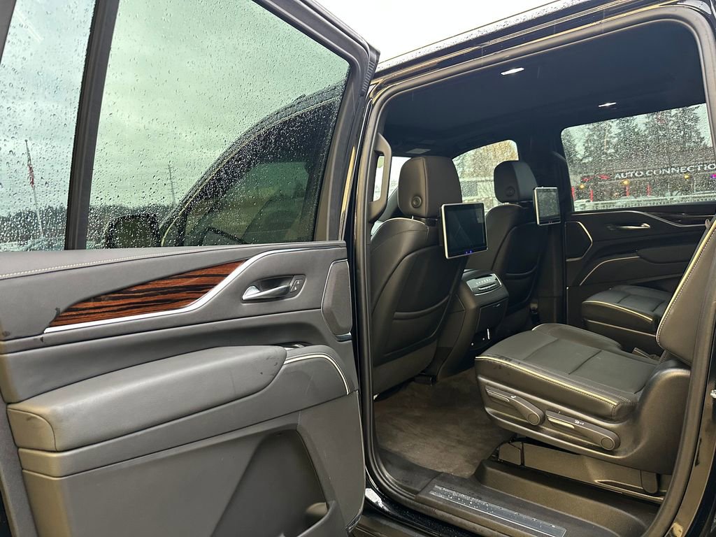 Used 2023 Cadillac Escalade ESV Premium Luxury AWD/4WD image 16